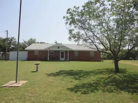 3905 S Mockingbird Rd, Chickasha, OK 73018 photo 1
