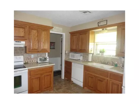 3905 S Mockingbird Rd, Chickasha, OK 73018 photo 7