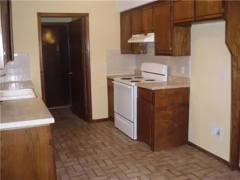 2312 Cedar Brook Dr, Moore, OK 73160 photo 4