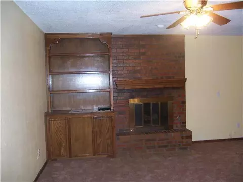 2312 Cedar Brook Dr, Moore, OK 73160 photo 2