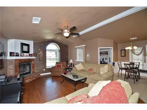 2129 Westmore Dr, Moore, OK 73170 photo 3