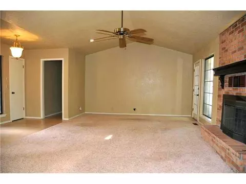 13000 Red Eagle Pass, Edmond, OK 73013 photo 4