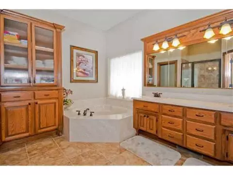 111 Whispering Lakes Dr, Tuttle, OK 73089 photo 11