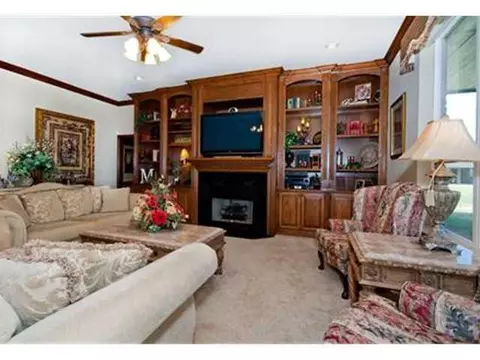 111 Whispering Lakes Dr, Tuttle, OK 73089 photo 3