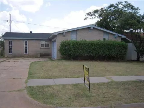 820 Camelot, Moore, OK 73160 photo 1
