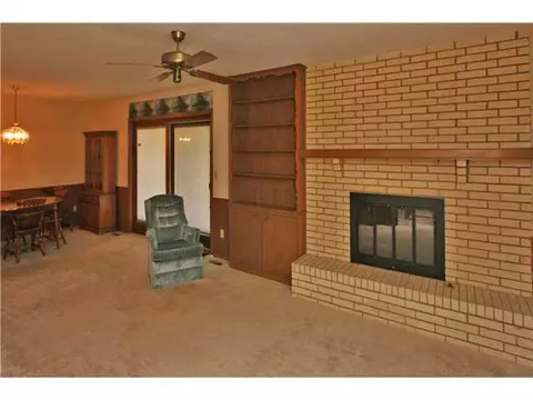 4008 N Riverside Dr, Bethany, OK 73008 photo 2