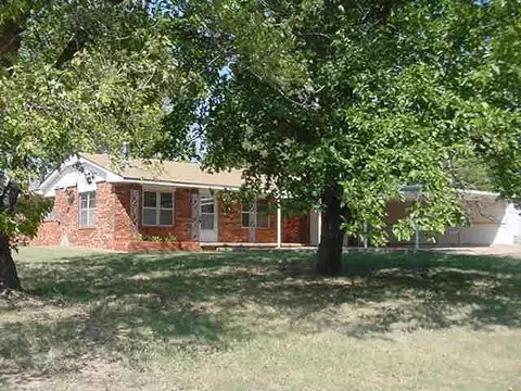 215 S Cemetery Rd, Tuttle, OK 73089 photo 1