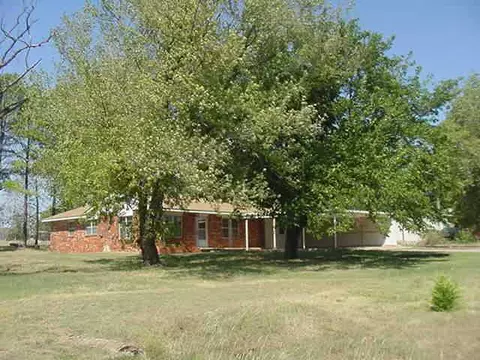 215 S Cemetery Rd, Tuttle, OK 73089 photo 5