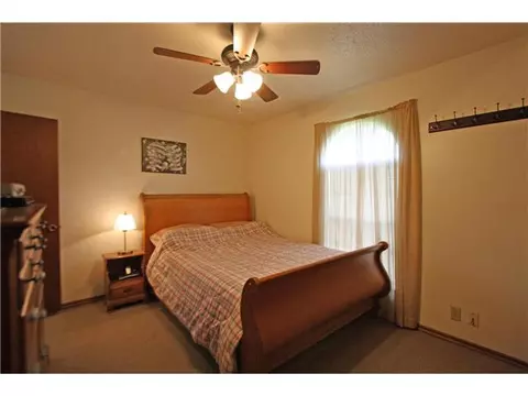 319 Elder Ln, Mustang, OK 73064 photo 8