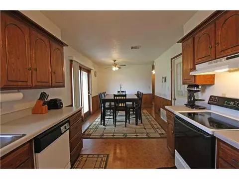 319 Elder Ln, Mustang, OK 73064 photo 6