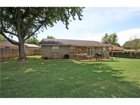319 Elder Ln, Mustang, OK 73064 photo 16