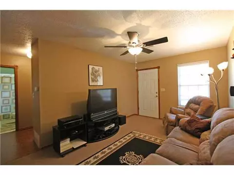 319 Elder Ln, Mustang, OK 73064 photo 4