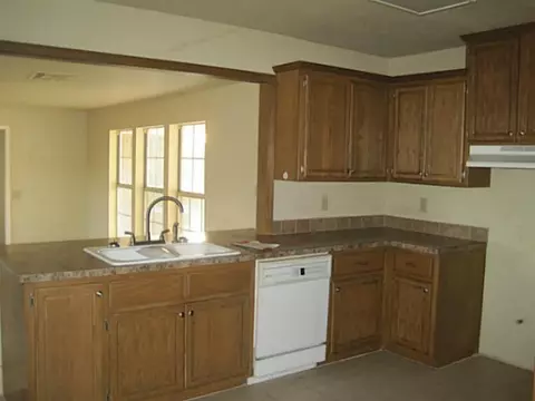 609 E Park St, Tecumseh, OK 74873 photo 4