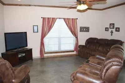 1101 Falling Leaf Ter, Moore, OK 73160 photo 4