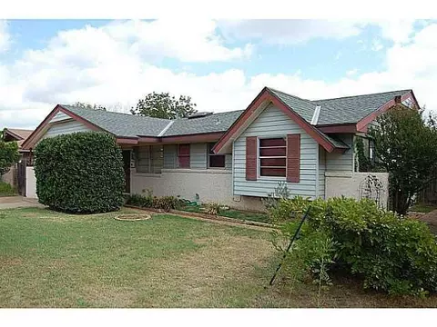404 Rock Pl, Moore, OK 73160 photo 2