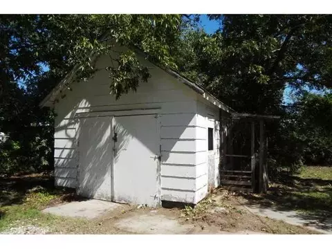 314 N Maple St, Commerce, OK 74339 photo 8