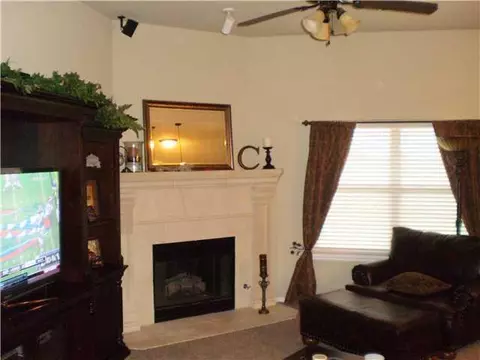 504 Manhattan Dr, Moore, OK 73160 photo 3