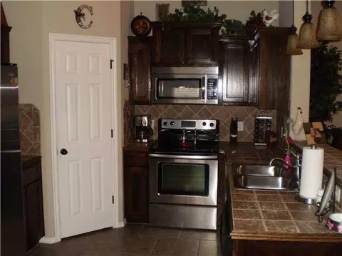 504 Manhattan Dr, Moore, OK 73160 photo 4