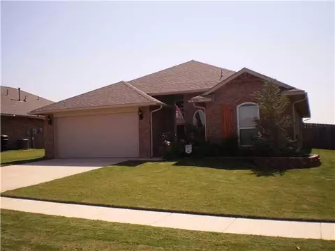 504 Manhattan Dr, Moore, OK 73160 photo 1