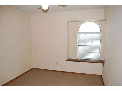 9304 Buttonwood Ave, Moore, OK 73160 photo 10