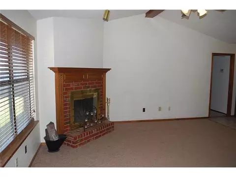 9304 Buttonwood Ave, Moore, OK 73160 photo 3