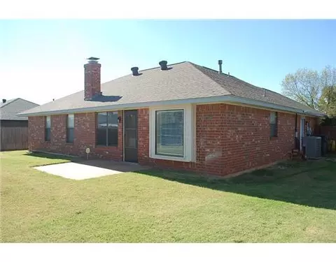 9304 Buttonwood Ave, Moore, OK 73160 photo 13