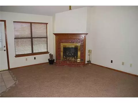 9304 Buttonwood Ave, Moore, OK 73160 photo 2