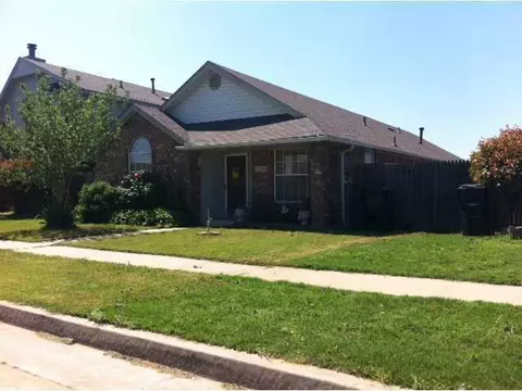 2109 Parkview Dr, Moore, OK 73170 photo 2