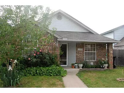 2109 Parkview Dr, Moore, OK 73170 photo 1