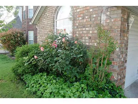 2109 Parkview Dr, Moore, OK 73170 photo 4
