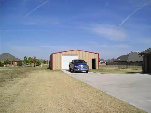 4607 Creekside Dr, Tuttle, OK 73089 photo 2