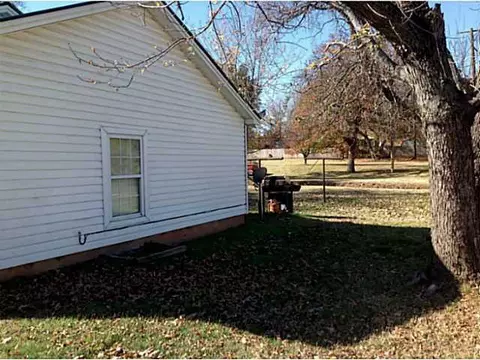 203 S 6th St, Mcloud, OK 74851 photo 5