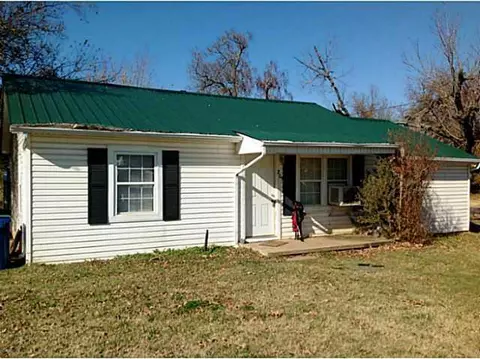 203 S 6th St, Mcloud, OK 74851 photo 1