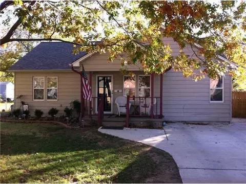 18 E Clegern Ave, Edmond, OK 73034 photo 1