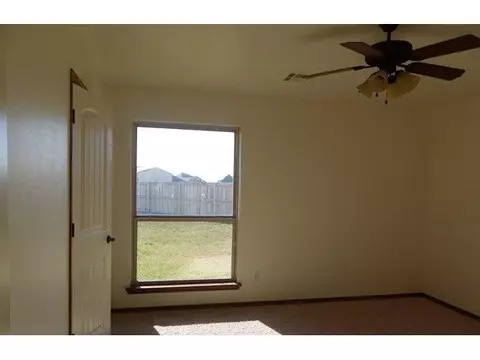 4610 Riverside Dr, Tuttle, OK 73089 photo 2