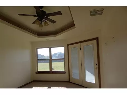 4610 Riverside Dr, Tuttle, OK 73089 photo 3