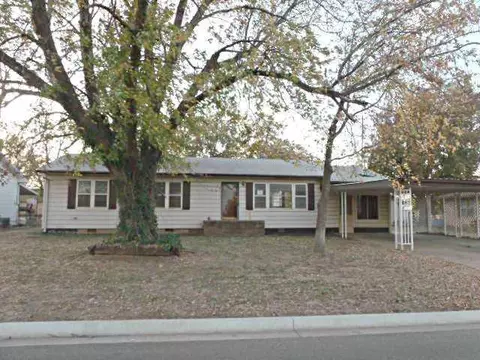 1411 N 7th St, Perry, OK 73077 photo 1
