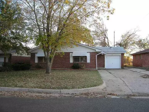 604 Armstrong St, Moore, OK 73160 photo 1