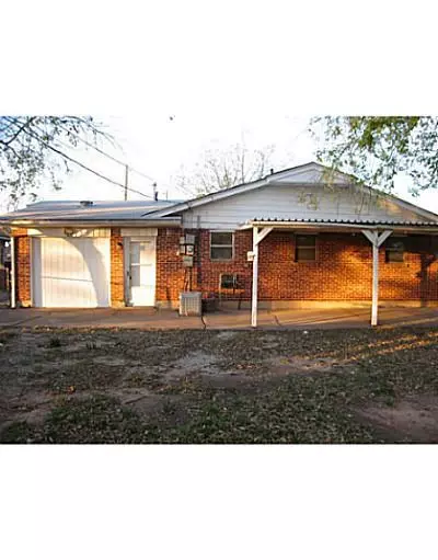 604 Armstrong St, Moore, OK 73160 photo 2