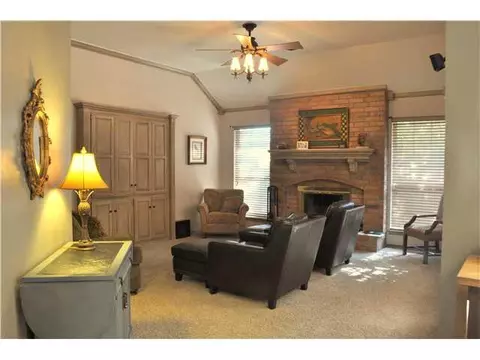 4000 Devon Dr, Edmond, OK 73034 photo 4