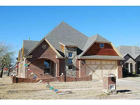 2801 Brookstone Ct, Moore, OK 73160 photo 1