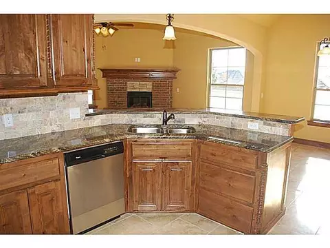 2801 Brookstone Ct, Moore, OK 73160 photo 5