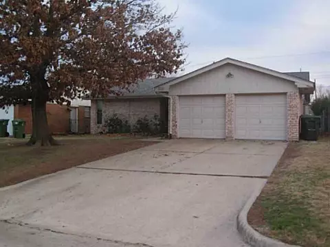 216 E Beech Ave, Yukon, OK 73099 photo 2