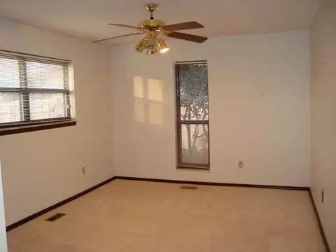 923 E Mockingbird Dr, Guthrie, OK 73044 photo 9