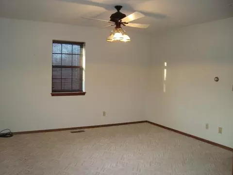 923 E Mockingbird Dr, Guthrie, OK 73044 photo 17