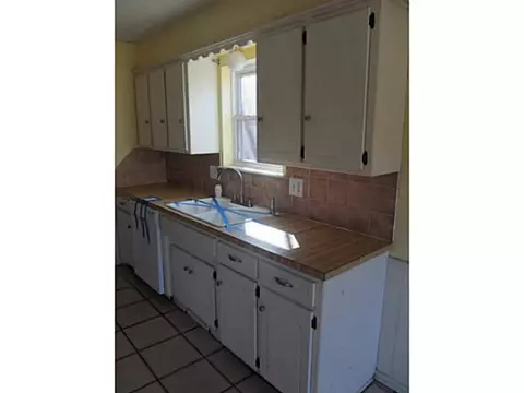 1141 NW 7th St, Moore, OK 73170 photo 2
