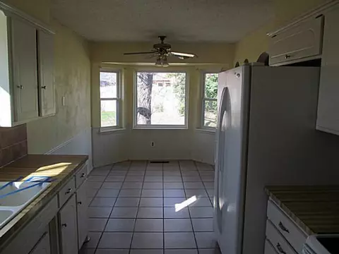 1141 NW 7th St, Moore, OK 73170 photo 4