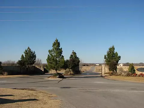 4606 Pikeys Trl, Tuttle, OK photo 2