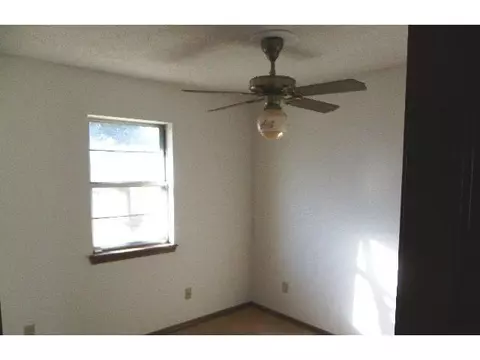 712 Camelot, Moore, OK 73160 photo 3