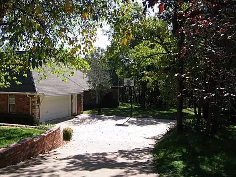3430 Everett Dr, Edmond, OK 73013 photo 2